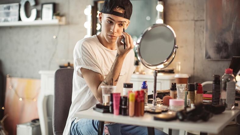 每年花3万在脸上的“败家爷们”,撑起一个新的美妆市场